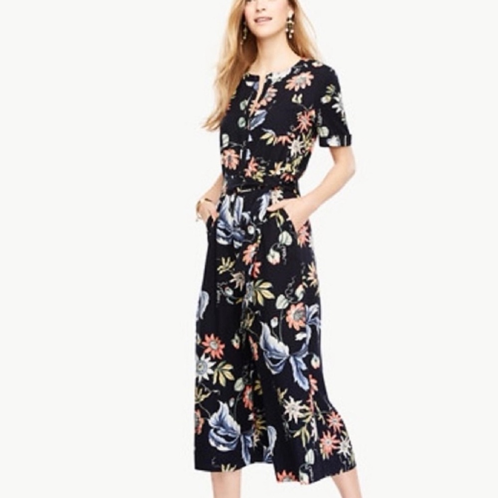 💥 Women’s Ann Taylor Factory Wide Leg Navy Floral Jumpsuit Size 10